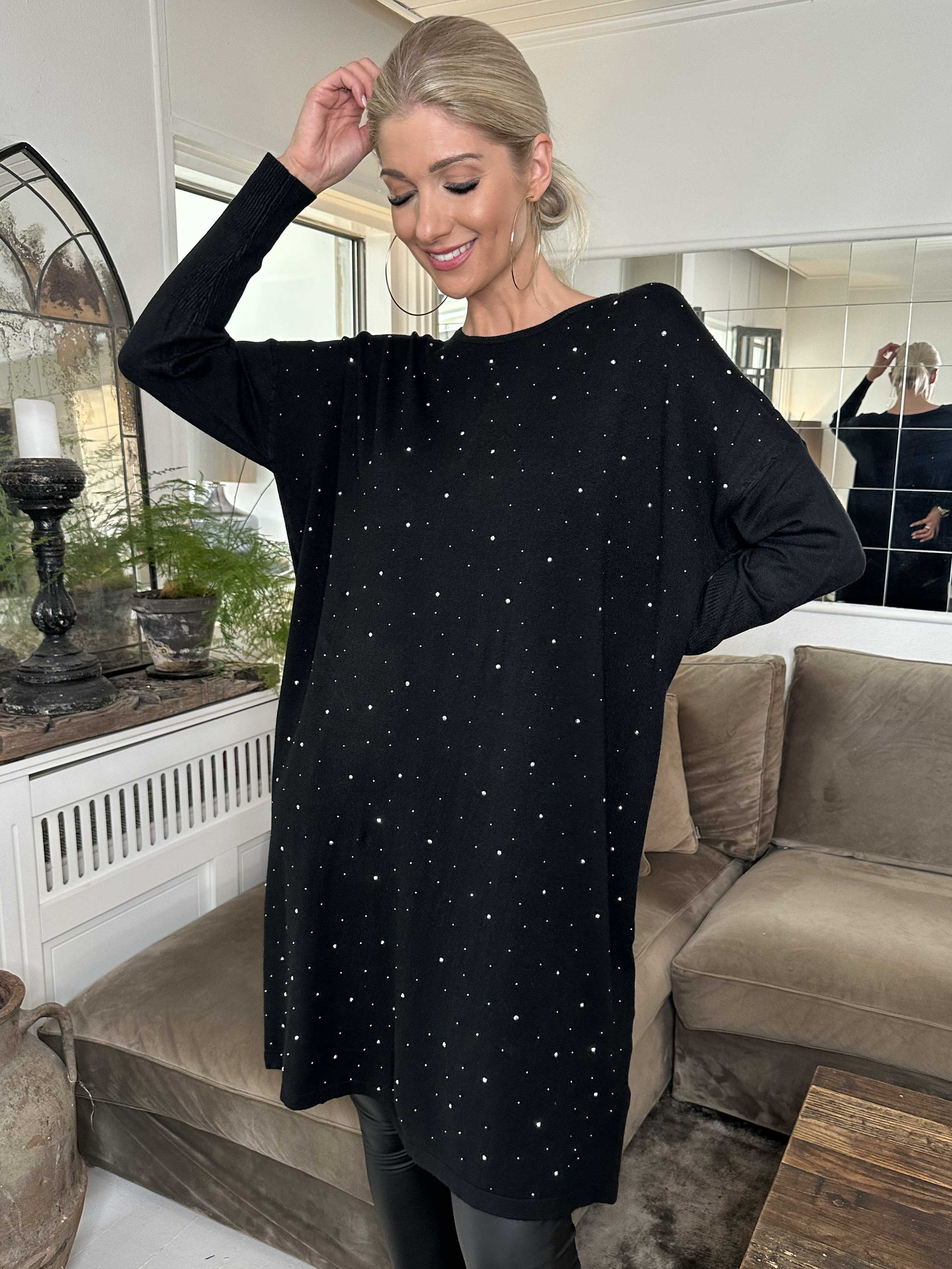 Zina - Strikbluse med prikket detaljer i stoffet